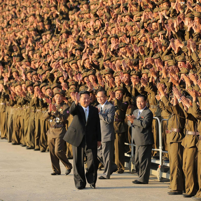 Kim Jong Un na vojnoj paradi