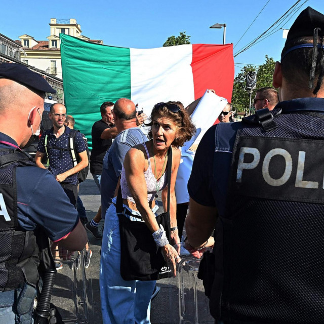 Prosvjed zbog obveznih covid potvrda