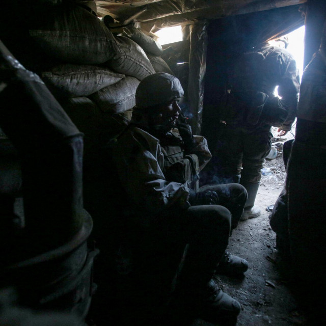 Ukrajinski vojnici u rovovima govore o pucnjavi kojoj nema kraja