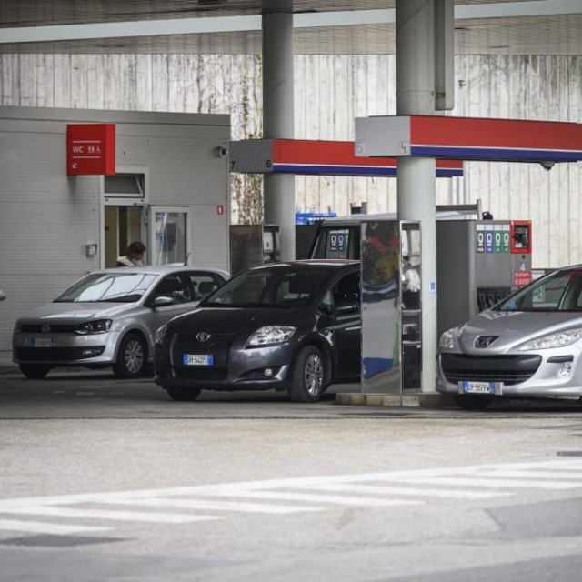 Benzinska postaja u Sloveniji, Ilustrativna fotografija