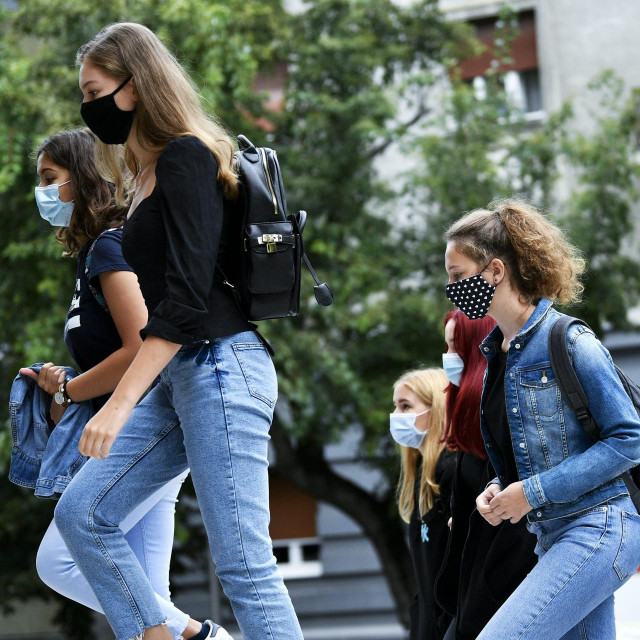 U Hrvatskoj je u srijedu bilo više od 1800 novoboljelih, a velik udio u tom broju čine oni mlađi od 20