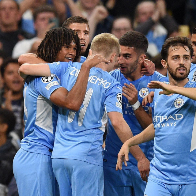 Nathan Ake (sasvim lijevo) slavi gol sa suigračima