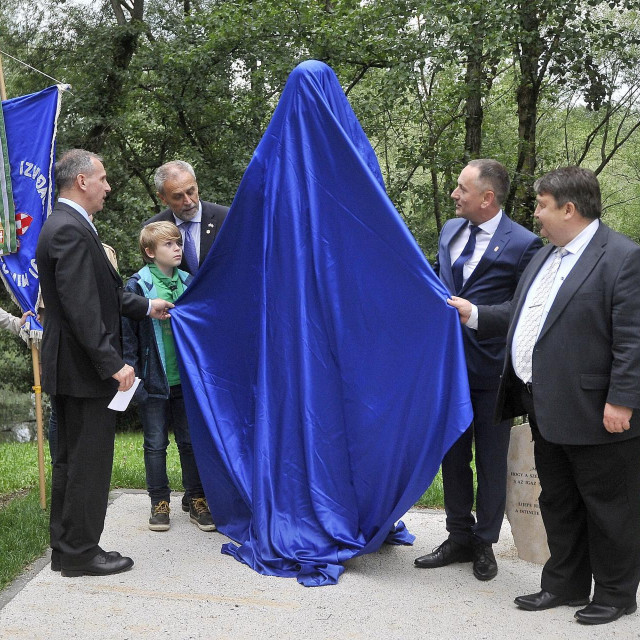 Prešeren će biti smješten u Aleji pjesnika gdje su se već svečano otkrivali spomenici i drugim pjesnicima