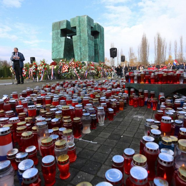 Memorijalno groblje u Vukovaru