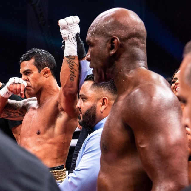 Vitor Belfort vs. Evander Holyfield