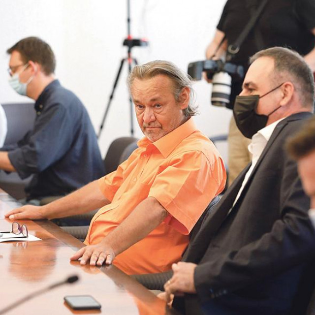 Mladen Čutura (sredina)