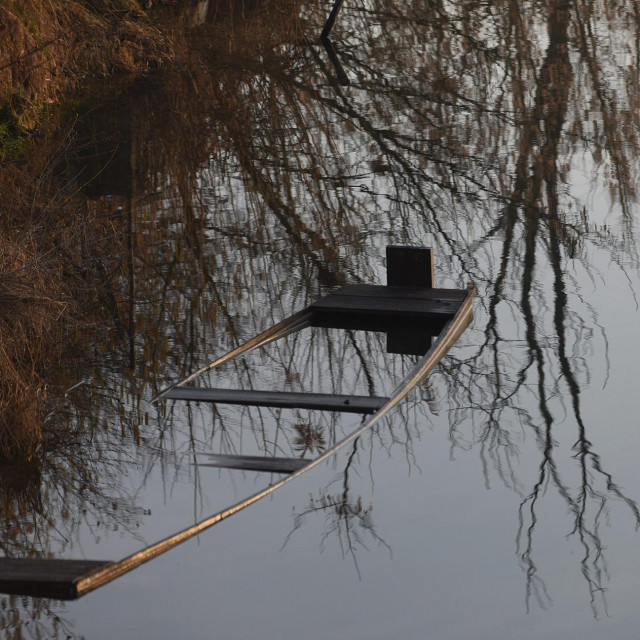 Riječni čamac/Ilustracija