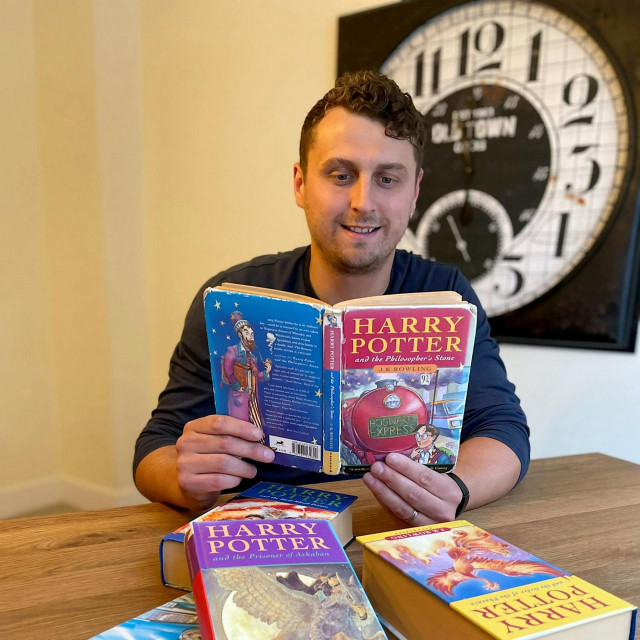 Harry Potter čita ”Harry Pottera”