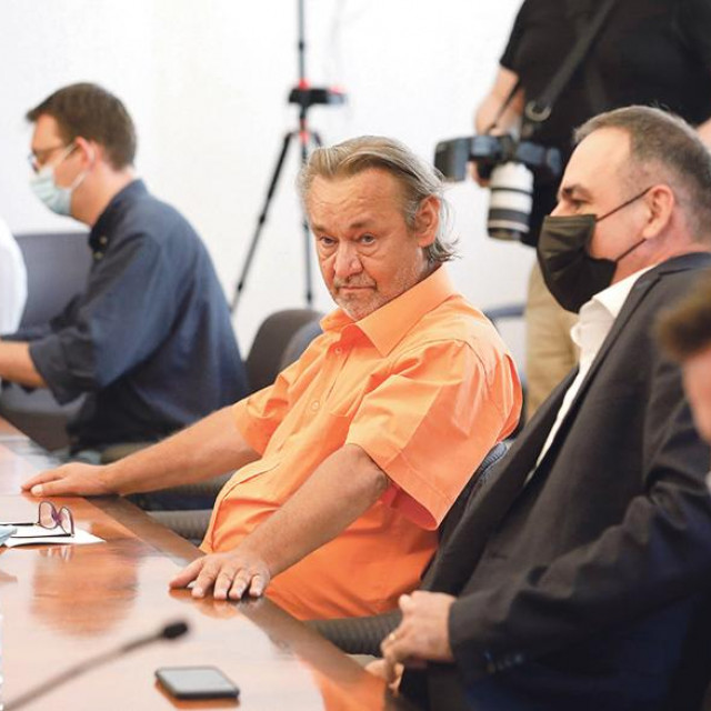 Mladen Čutura (sredina)