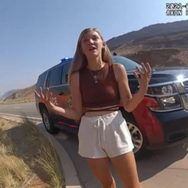 Kadar iz snimke koja je nastala kada je policija zaustavila Gabby Petito i njezinog dečka Briana Laundrieja u Moabu u Utah