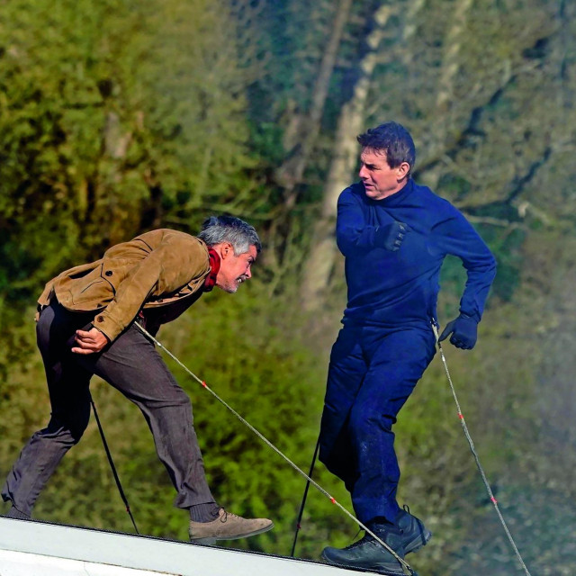 Esai Morales i Tom Cruise