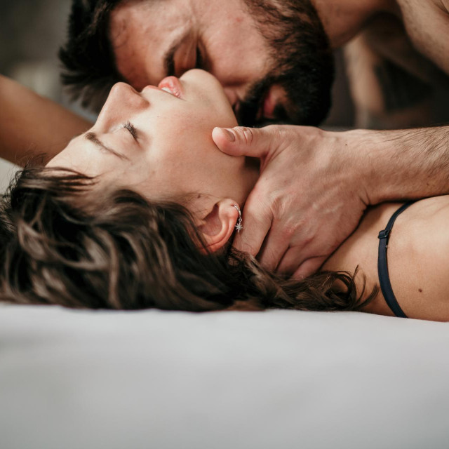 Seksualni odnos uvijek možete začiniti novim pozama.