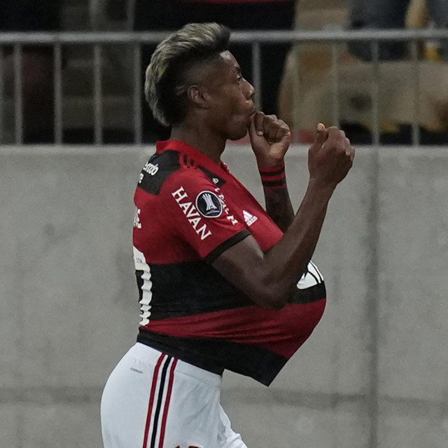 Brazil's Flamengo Bruno Henrique celebrates after scoring against Ecuador's Barcelona during the Copa Libertadores semifinal first leg football match at the Maracana stadium in Rio de Janeiro, Brazil, on September 22, 2021. (Photo by Silvia Izquierdo/various sources/AFP)