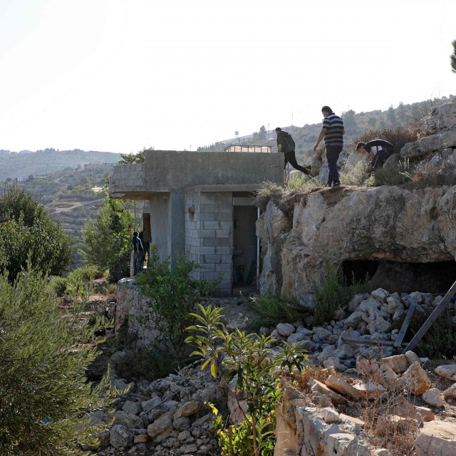 Okupljanje na mjestu gjde su ubijena trojica Palestinaca