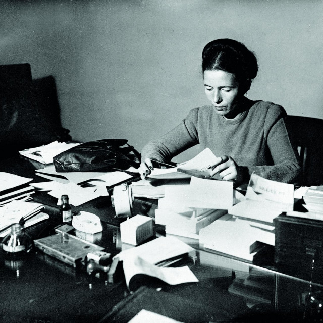 Simone de Beauvoir (1908-1986) snimljena 1945. godine