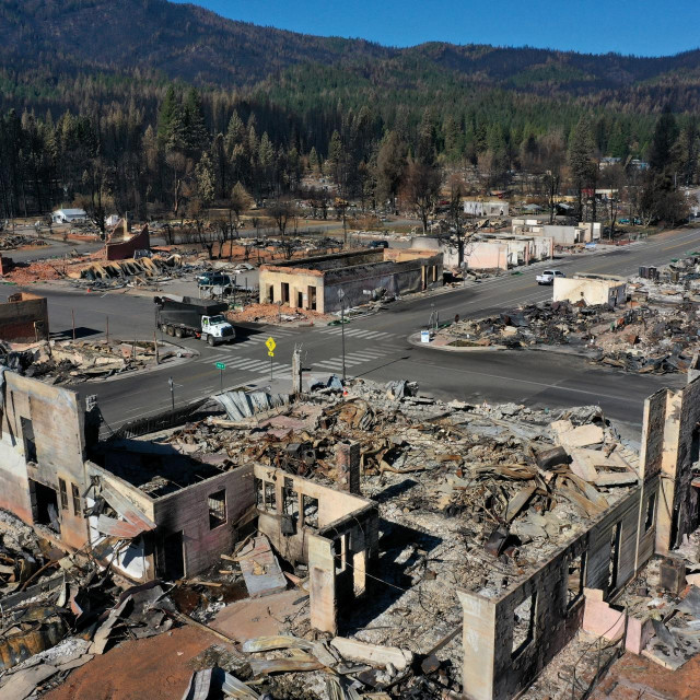 Mještani Greenvillea morali su napustiti gradić, nakon što ga je poharao požar Dixie