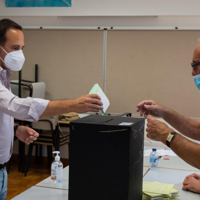 Fernando Medina, kandidat za gradonačelnika Lisabona, došao je glasovati na portugalskim općinskim izborima