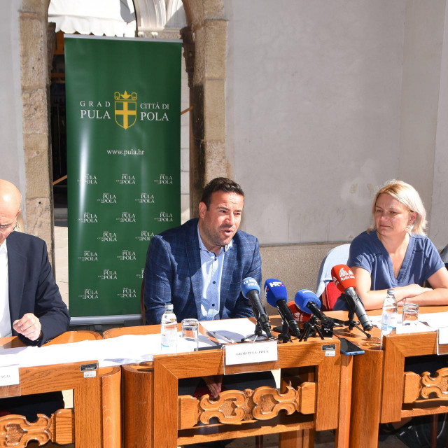 Konferencija za medije na kojoj je bila riječ o Nacrtu prijedloga Uredbe o uslužnim područjima