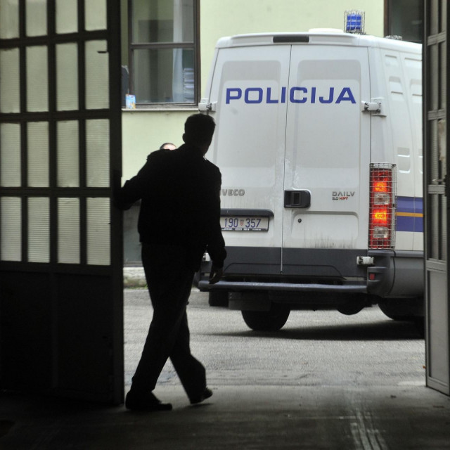 Privođenje, Ilustrativna fotografija