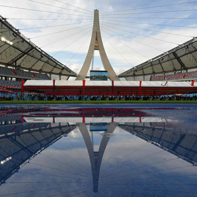 Nacionalni stadion Morodok Techo u glavnom gradu Kraljevine Kambodže Phnom Penhu financiran je novcem iz inicijative Pojas i put
