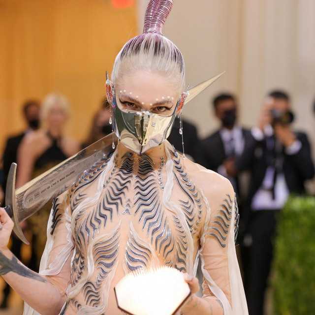 Grimes na Met Gali 2021.