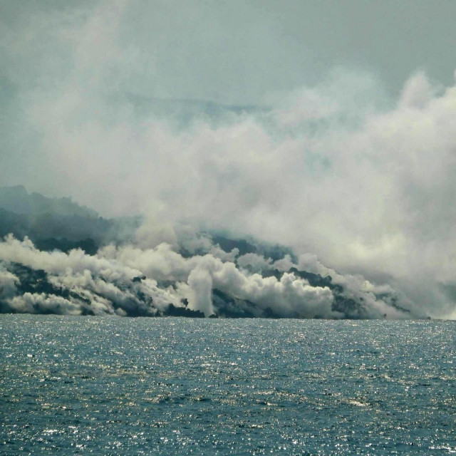 Lava iz vulkana Cumbre Vieja ulijeva se u Atlantski ocean