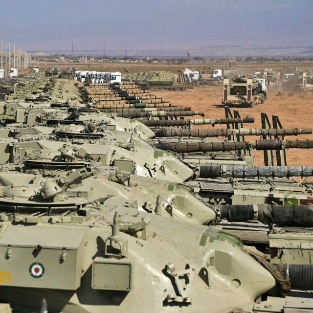 Iranski tenkovi koji sudjeluju u vježbama