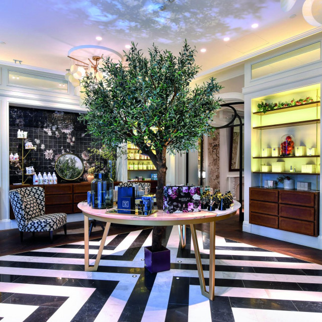 Ulaz u Gazelli House u Bakuu uređen tako da
pruža osjećaj kućne udobnosti.