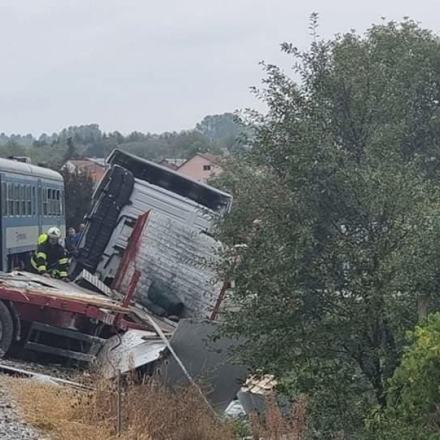 Sudar vlaka i kamiona u Požegi