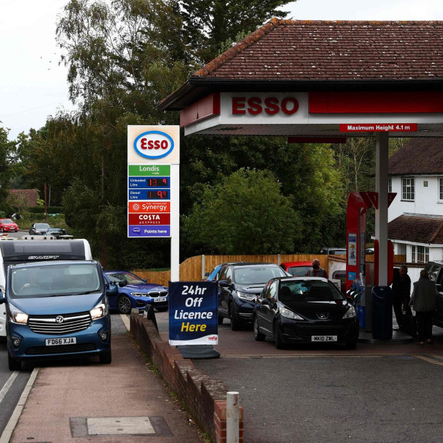 Vojska će pomagati u isporuci goriva benzinskim postajama