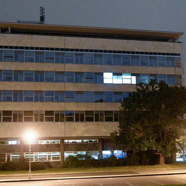 Noćni sastanak u Holdingu