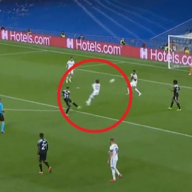 Thill je loptu zakucao u same rašlje, ni Modrić u bloku nije mogao ništa