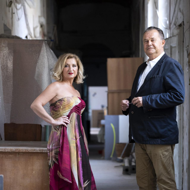 Miroslavc Gašparović, ravnatelj muzeja za Umjetnost i obrt i Mirjana Dugandžija.