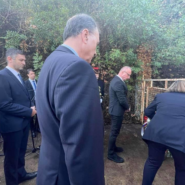 Zajedničko polaganje vijenaca