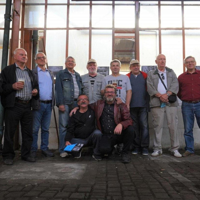 Dalitovci: grupna fotografija