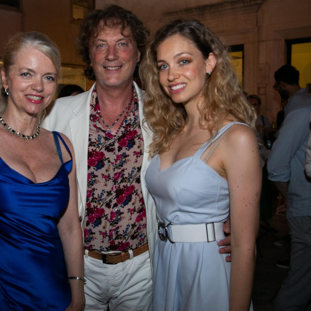 Vjekoslava, Tonči i Hana Huljić