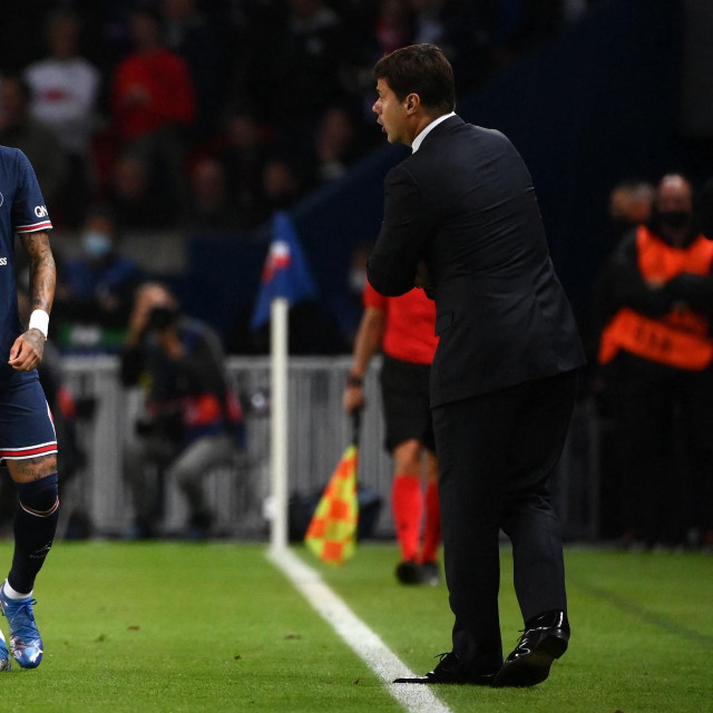 Pochettino priča s Neymarom