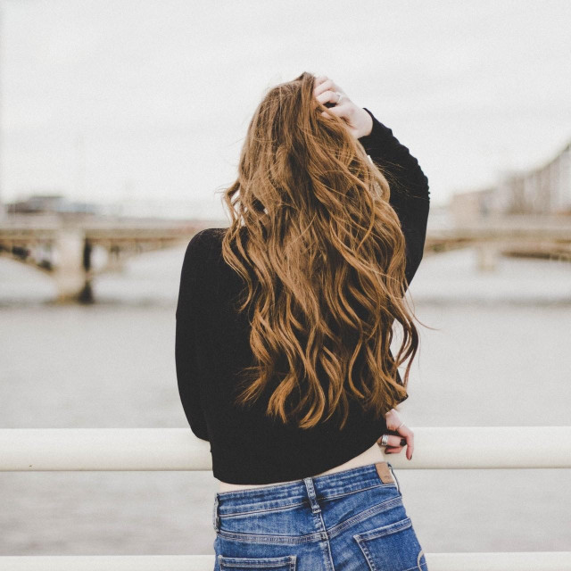 Izazovi modernog života ostavljaju trag na kosi.