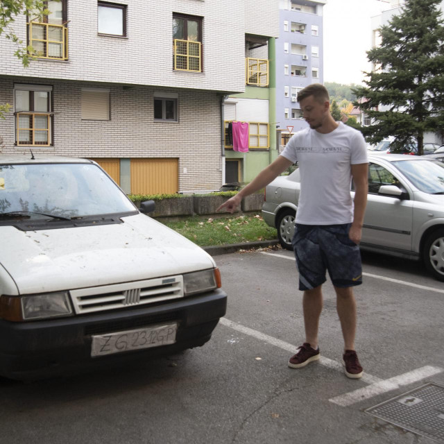 Stanari se bezuspješno pokušavaju otarasiti starog auta