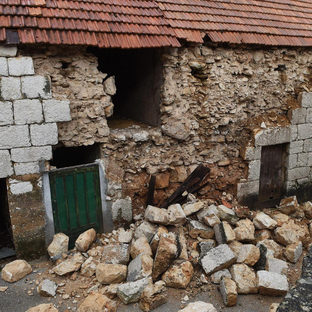 Urušeni zid u općini Dugopolje