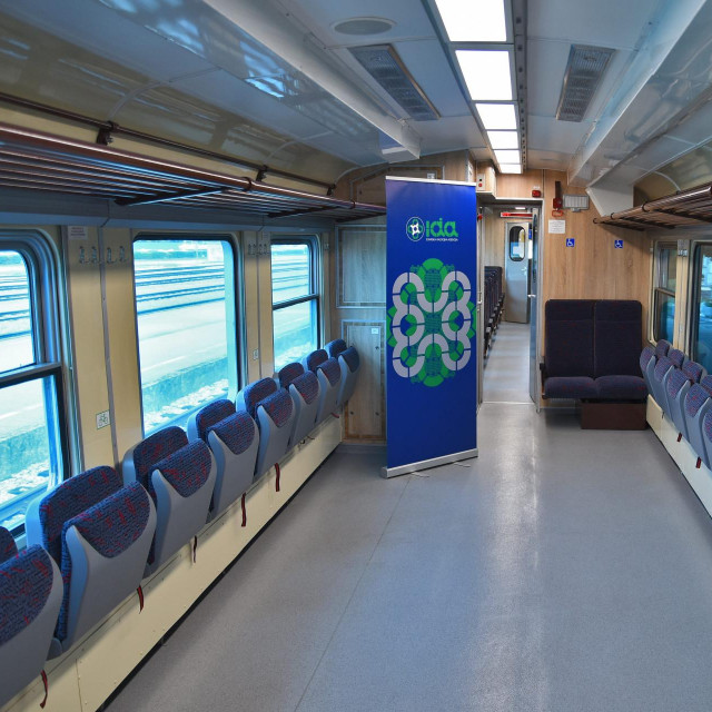 Novouređeni vlak koji može primati i bicikle