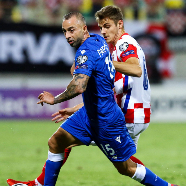 Josip Stanišić u duelu