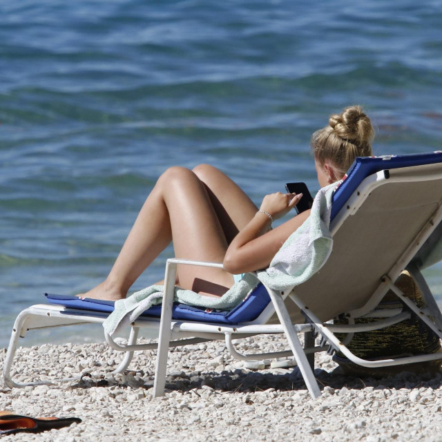 Bablje ljeto na makarskoj plaži