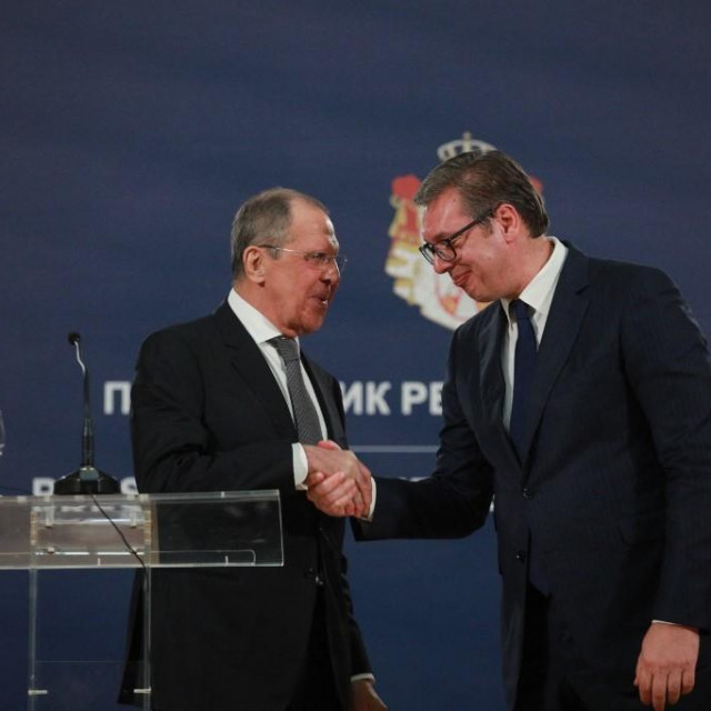 BELGRADE, SERBIA - OCTOBER 10: Serbian President Aleksandar Vucic (R) and Russian Foreign Minister Sergey Lavrov (L) hold a joint press conference after a meeting in Belgrade, Serbia on October 10, 2021. Milos Miskov/Anadolu Agency (Photo by Milos Miskov/ANADOLU AGENCY/Anadolu Agency via AFP)