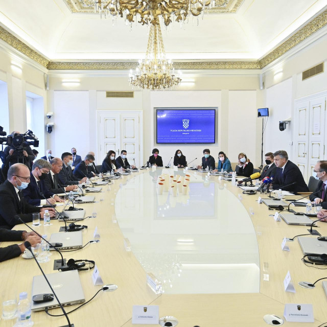 Zagreb, 111021.
Predsjednik Vlade Andrej Plenkovic primio je u Banskim dvorima predstavnike Francuske udruge poslodavaca MEDEF.