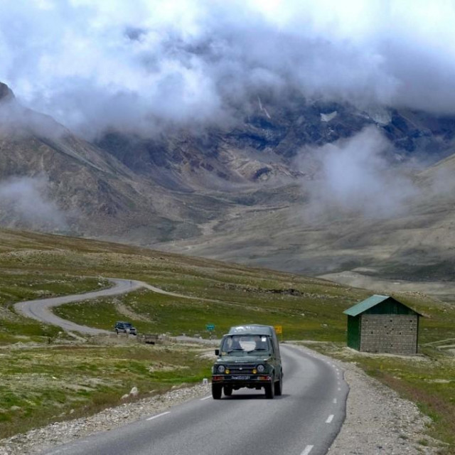 Indijska vojska patrolira duž granice