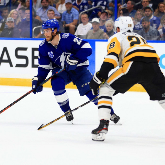 Brayden Point (Tampa Bay) i Marcus Petterson (Pittsburgh)