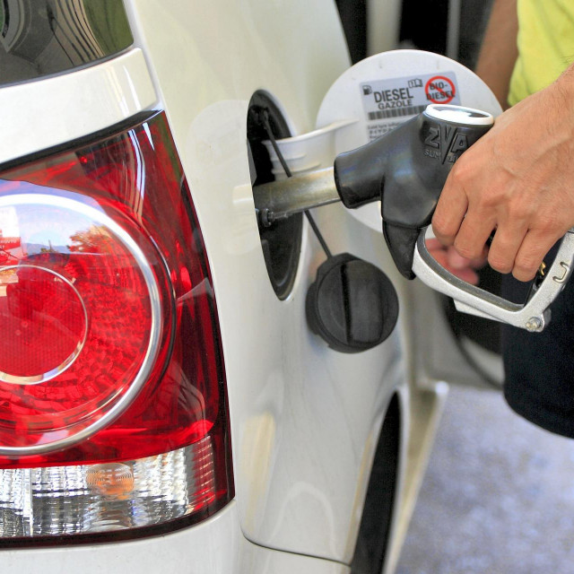 Točenje goriva; ilustracija