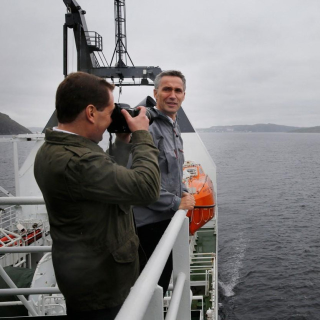 Dmitrij Medvedev i Jens Stoltenberg