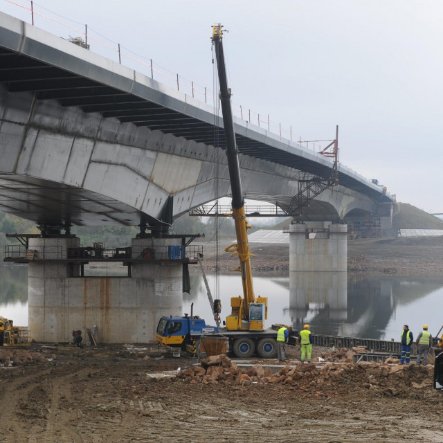 Spajanje mosta Gradiška preko Save